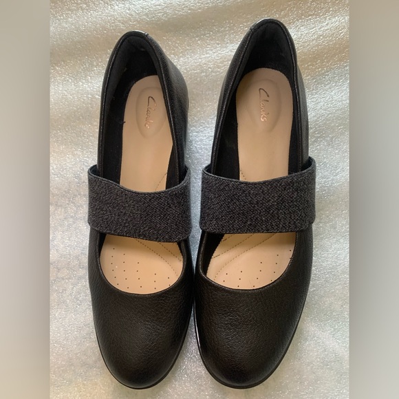 New without tag Clarks Women's Black and Gray Wedged heel Shoes - Picture 1 of 8